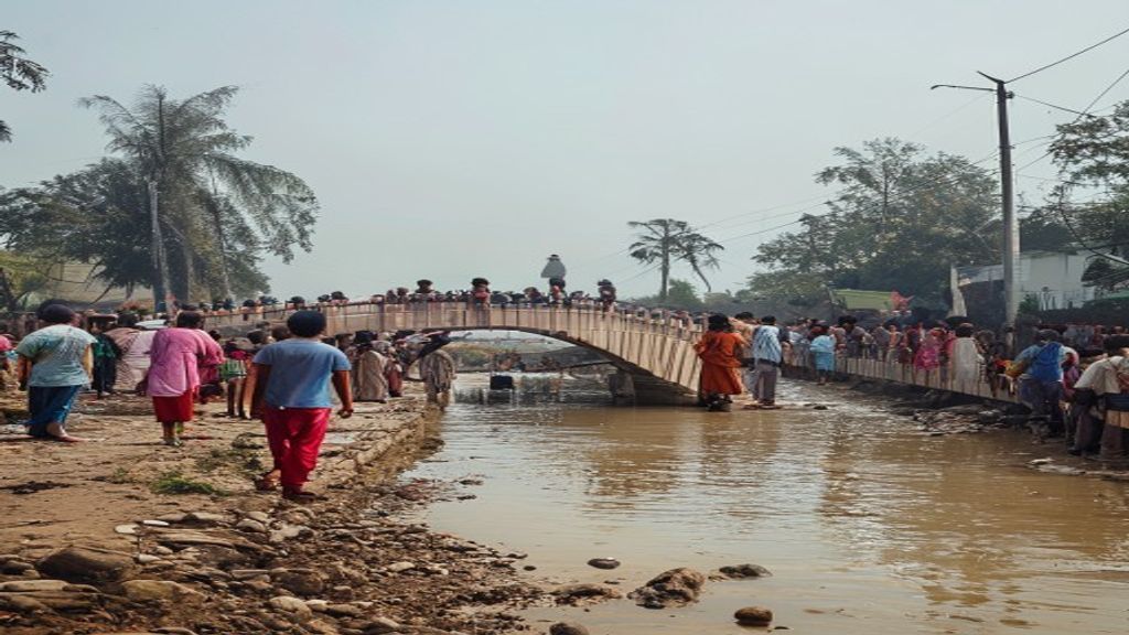 Ghazipur Villagers Celebrate New Bridge Over Magai River