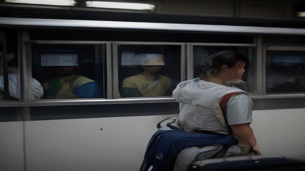 India Screens 11,000 Travelers Amid Ebola Emergency Response
